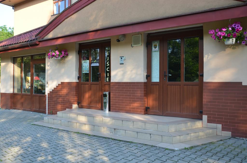 Gosciniec Ustrzycki Hotel Ustrzyki Dolne Exterior photo